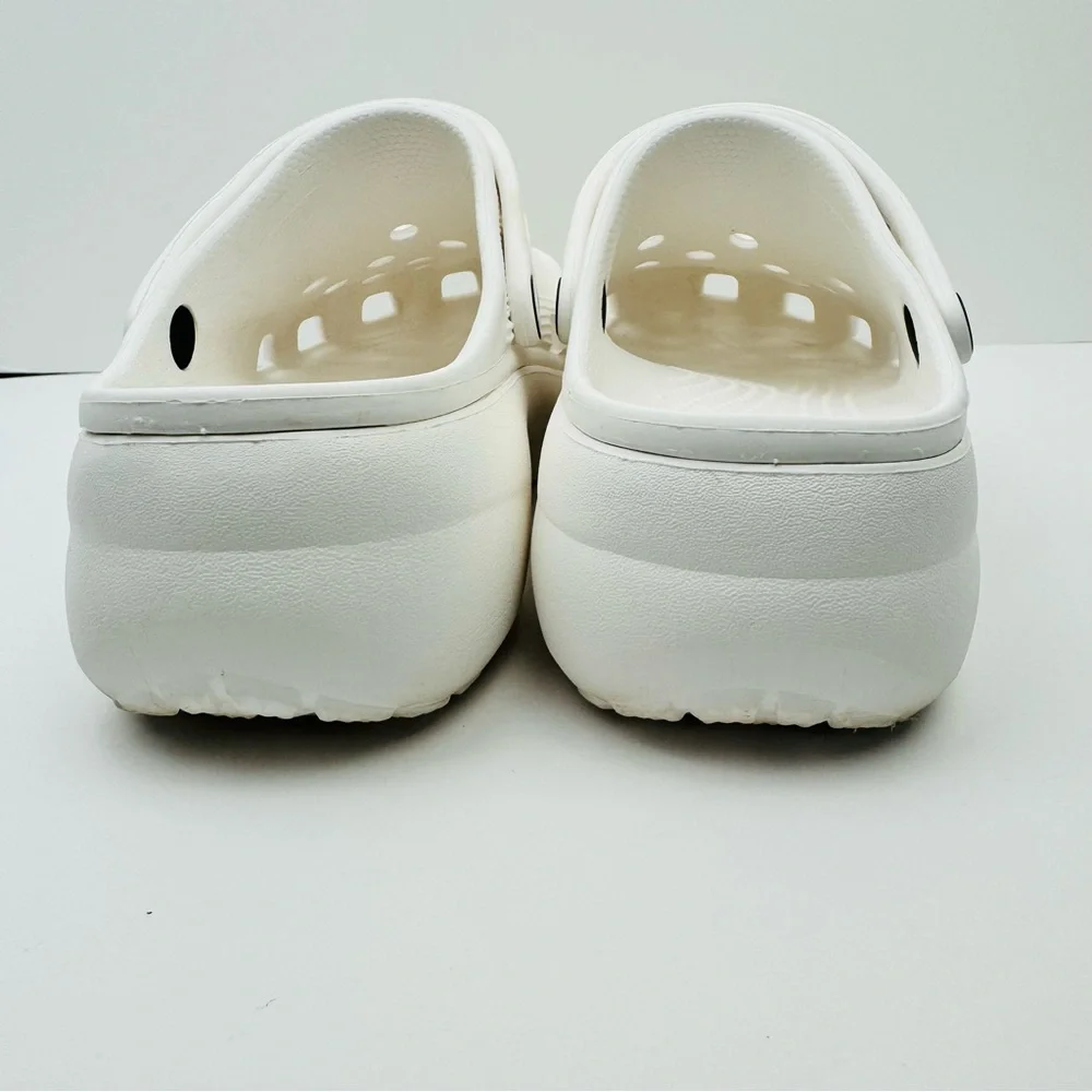 Crocs Women's Classic Platform Clog. Women’s size 10. Very clean.
